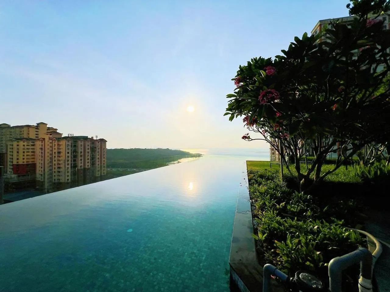 148 Urban Suites Georgetown New Condo City View Infinity Pool 10Pax Jelutong Malásia