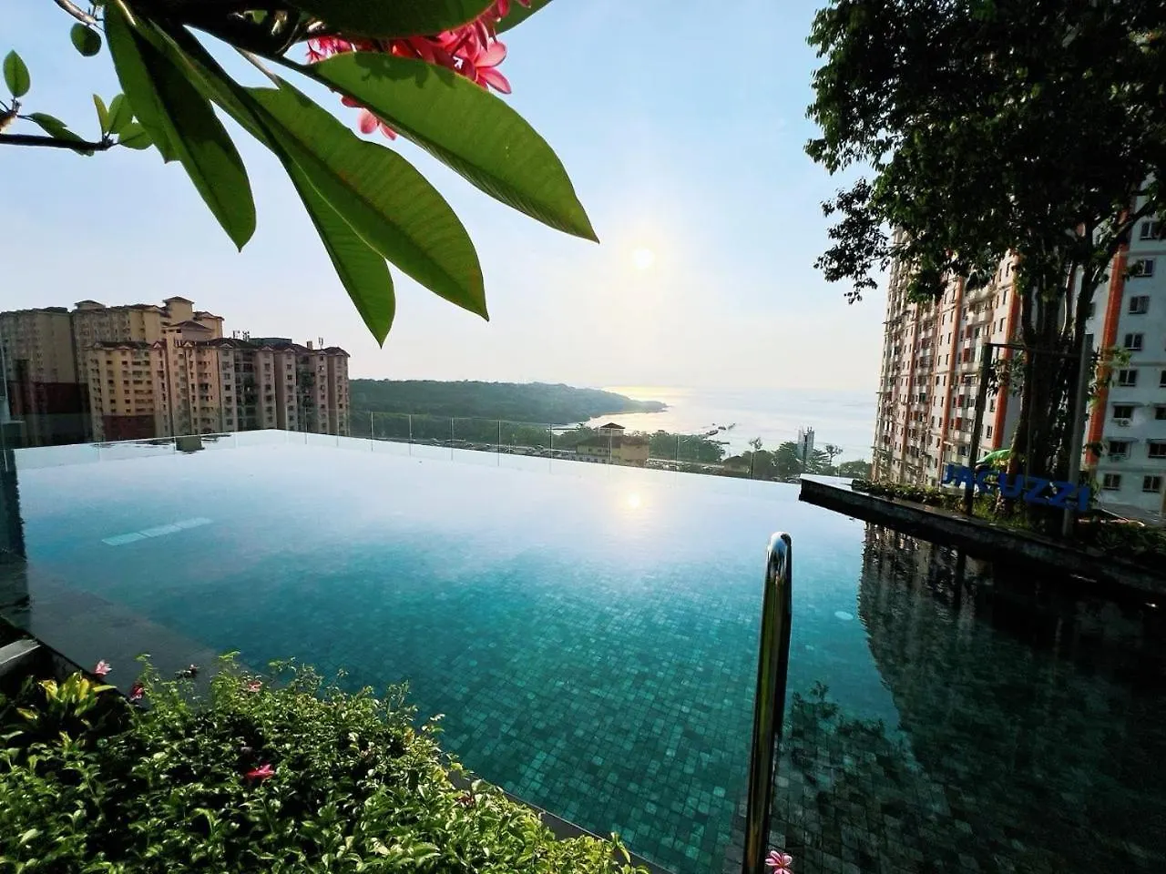 148 Urban Suites Georgetown New Condo City View Infinity Pool 10Pax Jelutong 0*,  Malásia